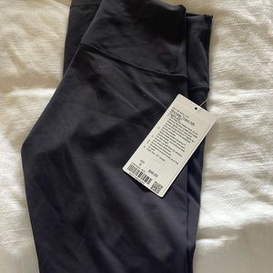Lululemon wonder train HR tight 25” size 6
